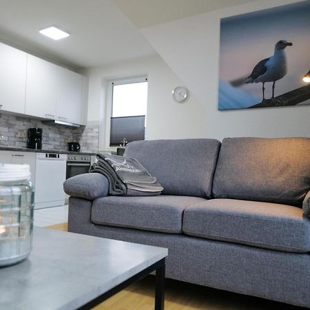 Ferienwohnungen Meerfarbig Zingst - Haustierfrei -Terrasse Mit Strandkorb Oder Balkon - E-Ladesaeule - Parkplatz - Wlan - Fahrradschuppen - Waschtrockner - Ruhig Und Zentral - Nichtraucher Dış mekan fotoğraf