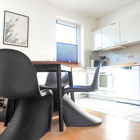 Ferienwohnungen Meerfarbig Zingst - Haustierfrei -Terrasse Mit Strandkorb Oder Balkon - E-Ladesaeule - Parkplatz - Wlan - Fahrradschuppen - Waschtrockner - Ruhig Und Zentral - Nichtraucher Dış mekan fotoğraf