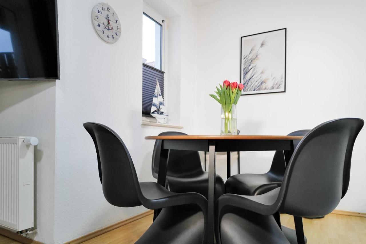 Ferienwohnungen Meerfarbig Zingst - Haustierfrei -Terrasse Mit Strandkorb Oder Balkon - E-Ladesaeule - Parkplatz - Wlan - Fahrradschuppen - Waschtrockner - Ruhig Und Zentral - Nichtraucher Dış mekan fotoğraf