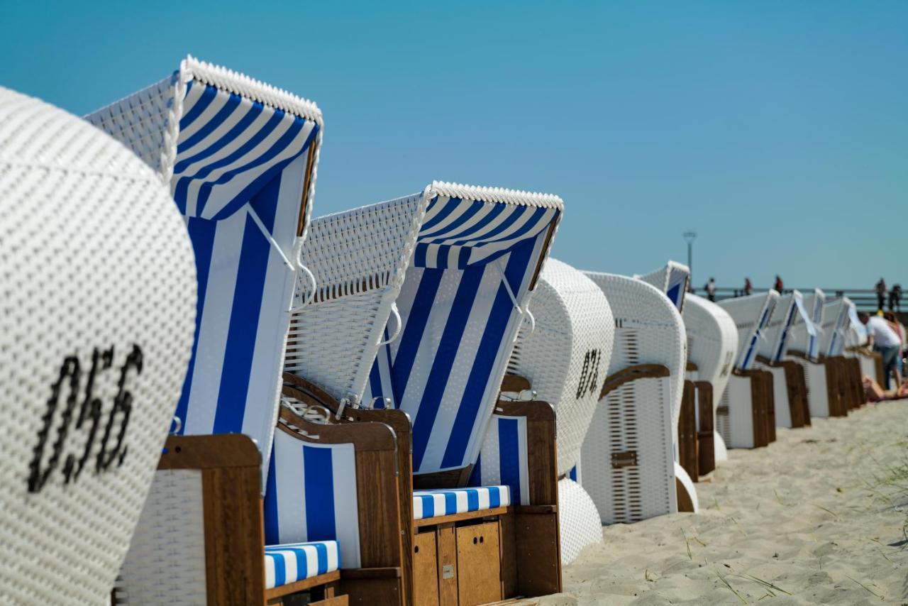 Ferienwohnungen Meerfarbig Zingst - Haustierfrei -Terrasse Mit Strandkorb Oder Balkon - E-Ladesaeule - Parkplatz - Wlan - Fahrradschuppen - Waschtrockner - Ruhig Und Zentral - Nichtraucher Dış mekan fotoğraf