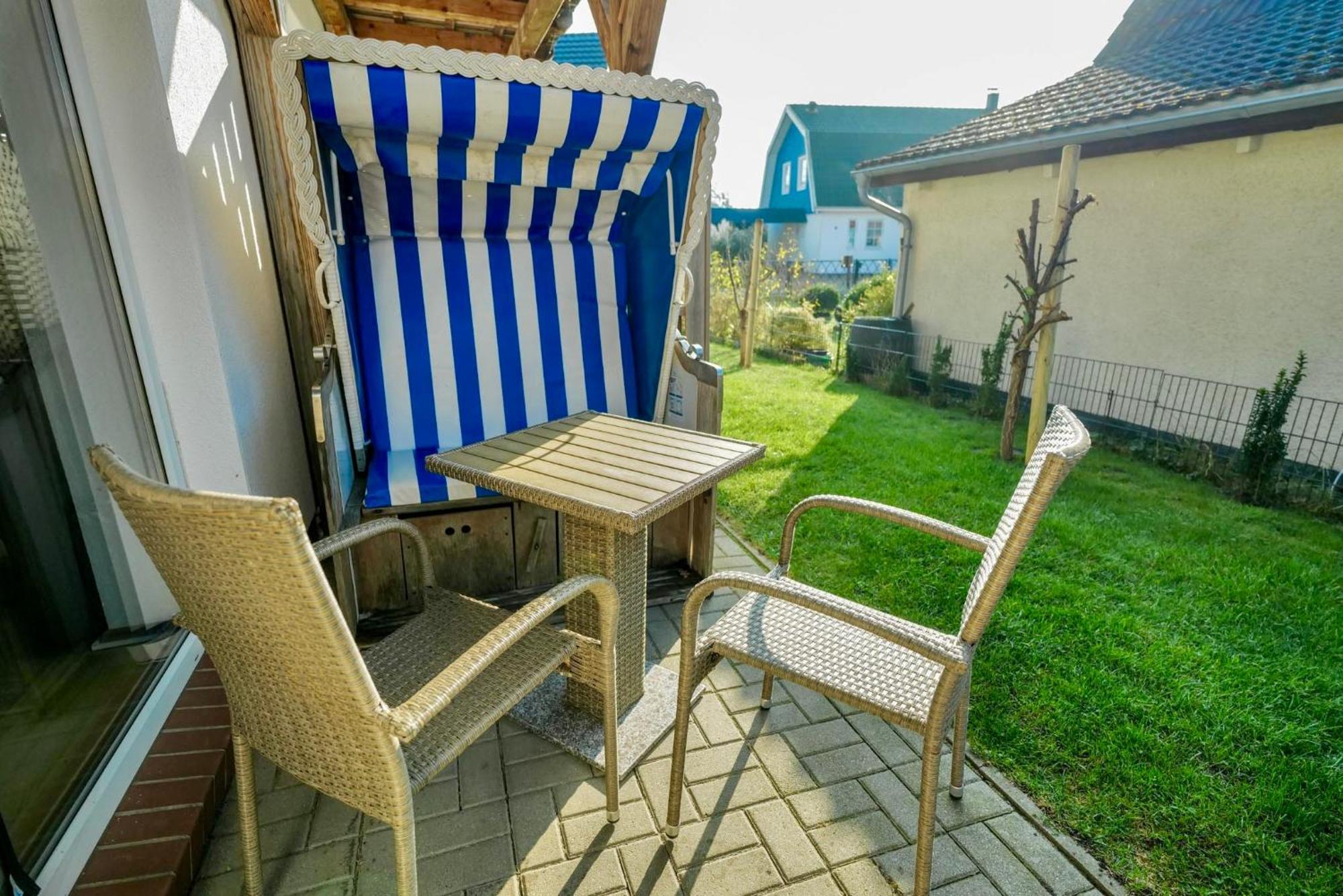 Ferienwohnungen Meerfarbig Zingst - Haustierfrei -Terrasse Mit Strandkorb Oder Balkon - E-Ladesaeule - Parkplatz - Wlan - Fahrradschuppen - Waschtrockner - Ruhig Und Zentral - Nichtraucher Dış mekan fotoğraf