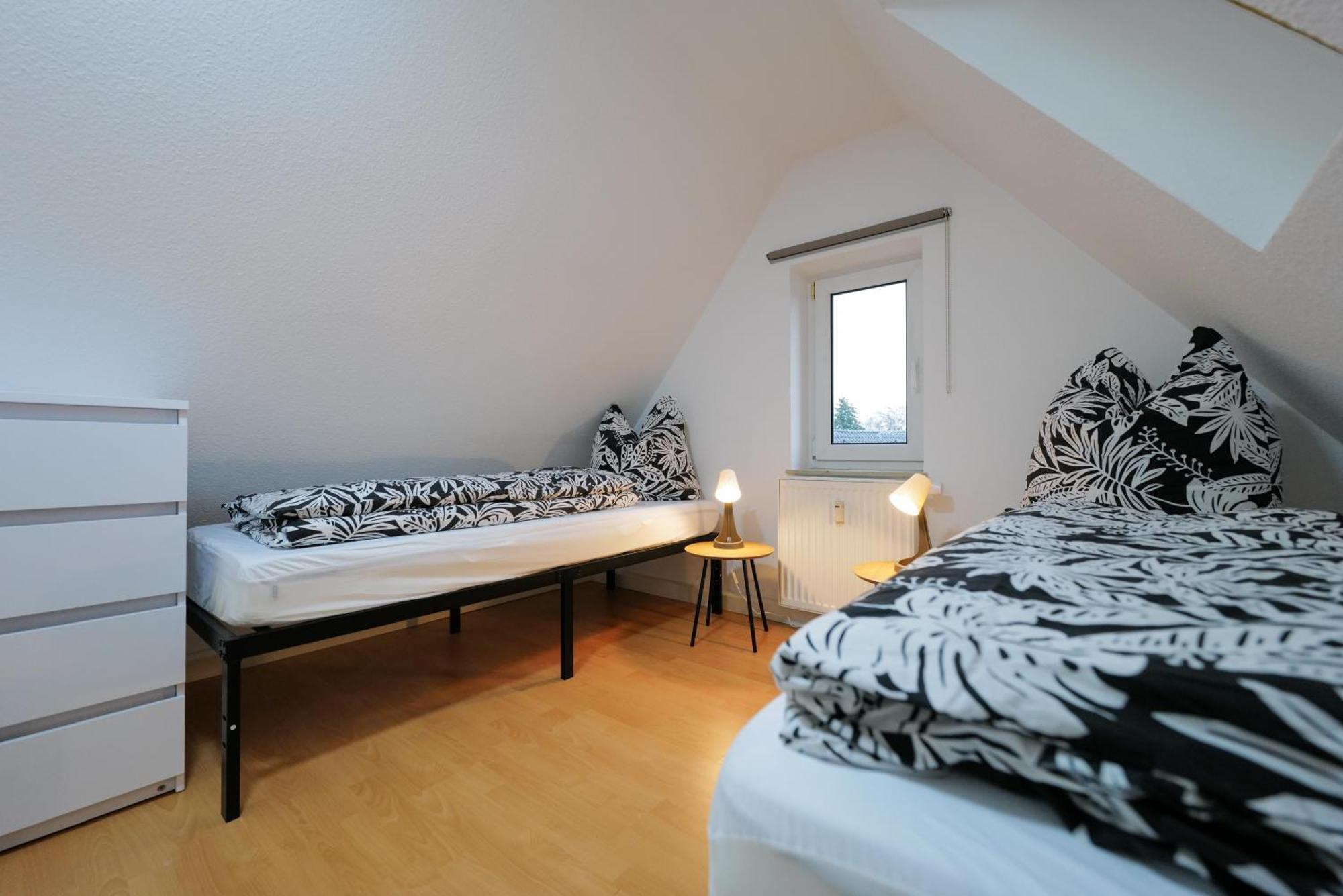 Ferienwohnungen Meerfarbig Zingst - Haustierfrei -Terrasse Mit Strandkorb Oder Balkon - E-Ladesaeule - Parkplatz - Wlan - Fahrradschuppen - Waschtrockner - Ruhig Und Zentral - Nichtraucher Dış mekan fotoğraf